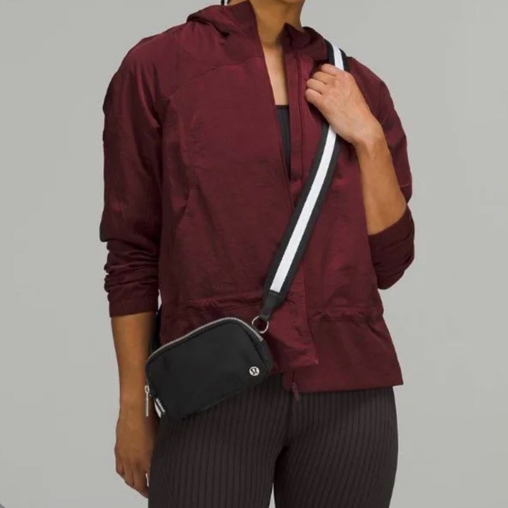 lululemon athletica mini everywhere crossbody